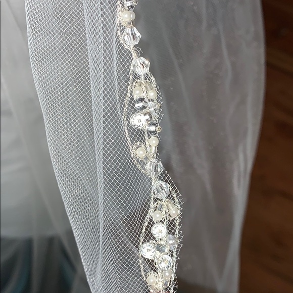 Hand beaded tulle wedding veil, cathedral length - Picture 4 of 9